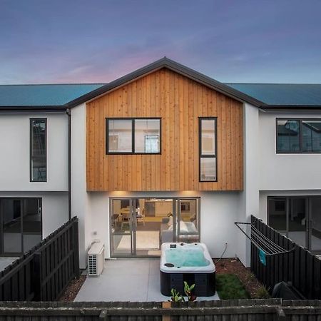 Stylish Townhouse With Hot Tub Apartment Christchurch Exterior photo