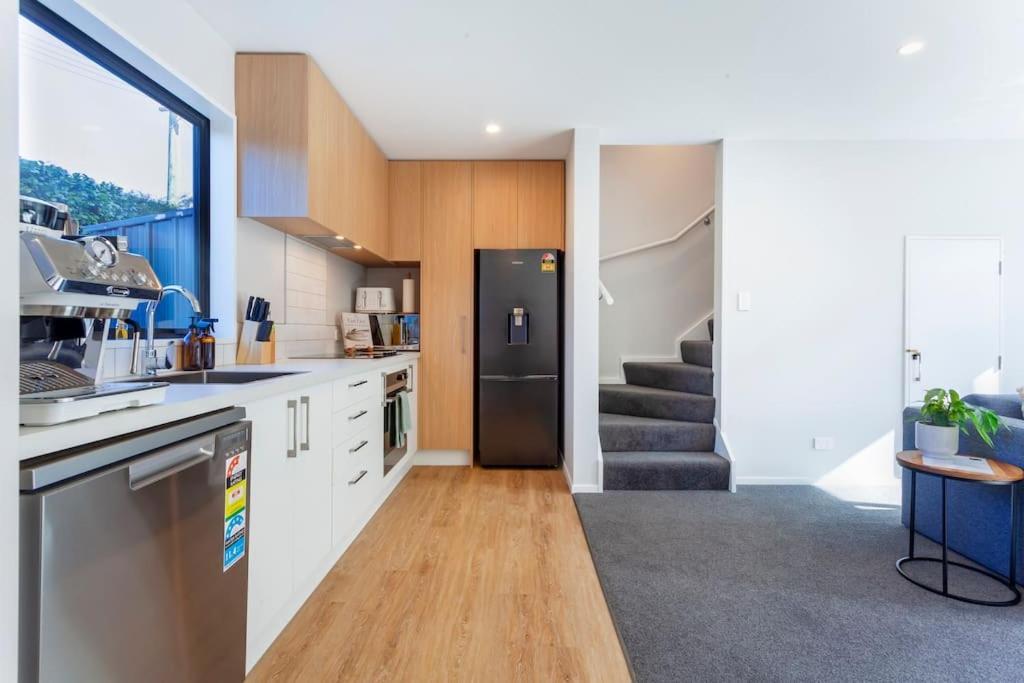 Stylish Townhouse With Hot Tub Apartment Christchurch Exterior photo